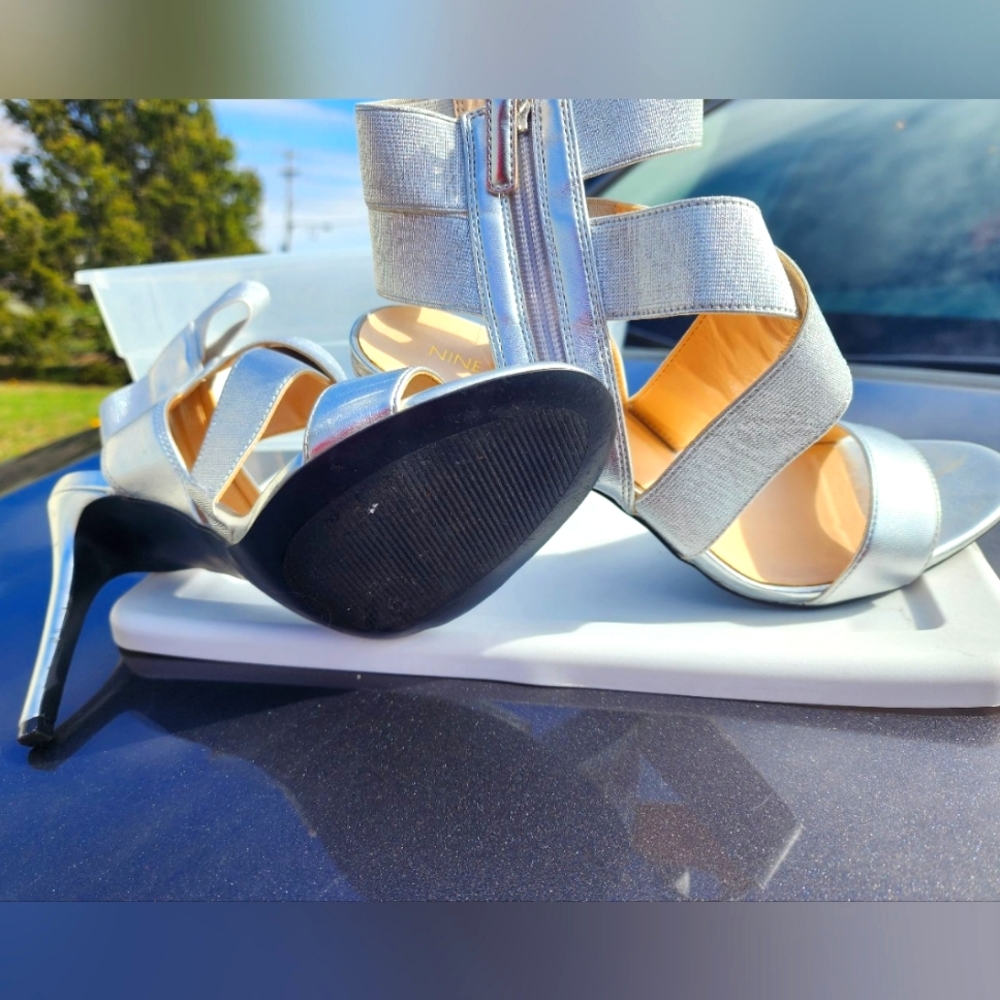 EUC sz 10 womens silver strappy Nine West  👠